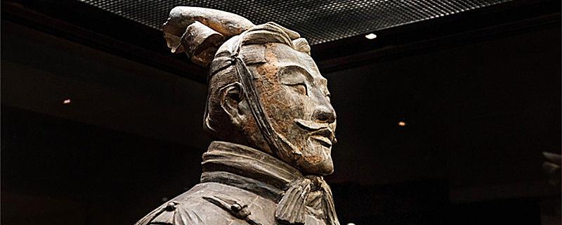 中国第一位皇帝是谁