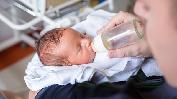 婴儿吃母乳拉稀怎么办