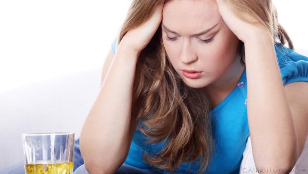 来例假能喝酒吗