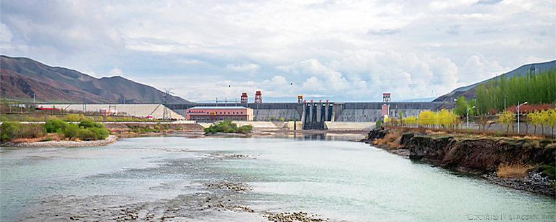 世界上第一座水电站建在哪个国家