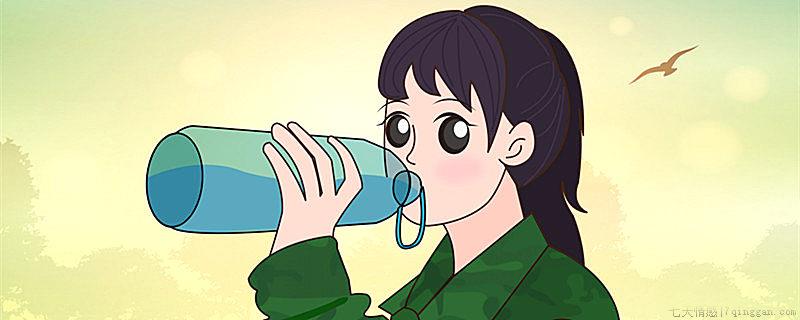 大学军训能带耳钉吗