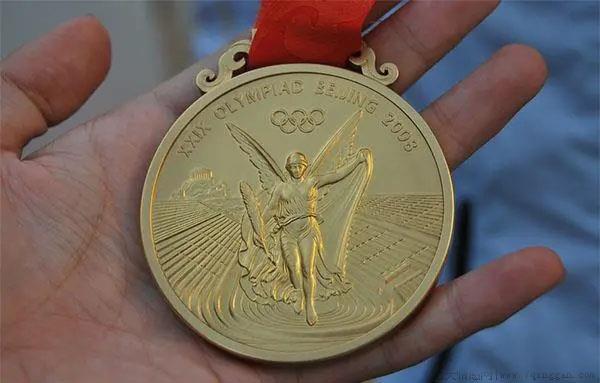 中国第一枚奥运金牌获得者是谁 （中国金牌数量第一人是谁）