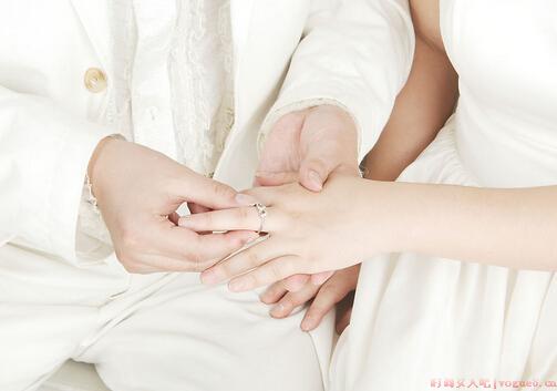 结婚戒指戴哪个手指？戒指的戴法和意义