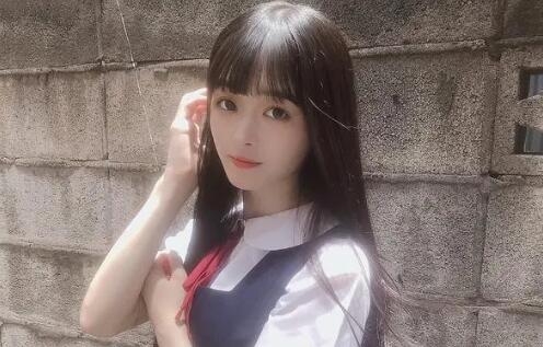 跟女生出去约会聊什么话题？
