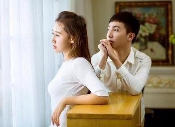 男女交往暧昧期的边界感把握：别消耗彼此的期待