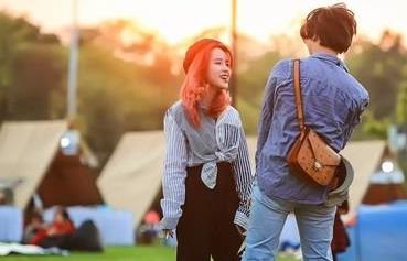 搭讪前怎么克服紧张的心理，用自信打动对方