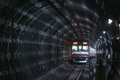 地铁车厢里的大风是哪来的?