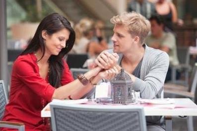 搭讪前的心理调节技巧，告别紧张到说不出话