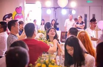 线下见面、线上聊天、亲友介绍等不同相亲场景技巧