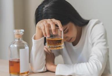 为什么有人会酒精过敏