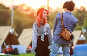 搭讪后如何延续话题，避免冷场