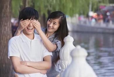 女生如何不卑不亢，用吸引力代替讨好