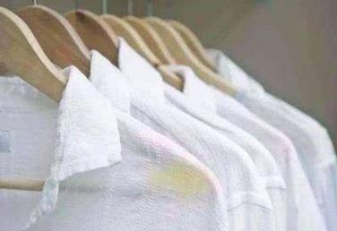 白衣服发黄不用漂白剂怎么洗白
