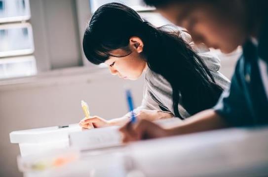 男女交往过于主动，真的更容易被珍惜吗