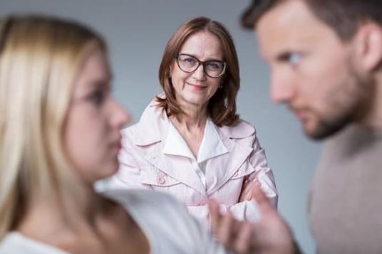 婆婆为什么容易偏心?看懂根源不再内耗