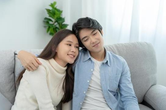 婚后发现「对方家里有事」，该帮忙吗?