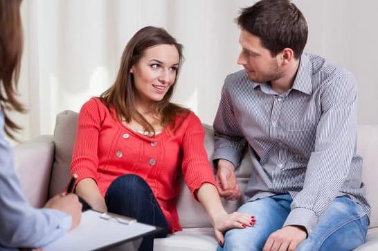 结婚后，「和朋友聚会」要不要带另一半?