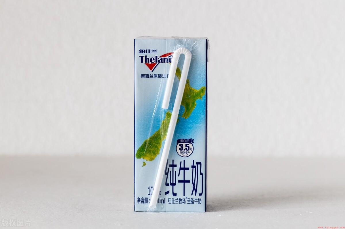 开水烫盒装牛奶有毒吗