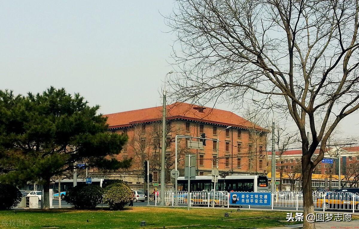 口腔医学专业容易学吗