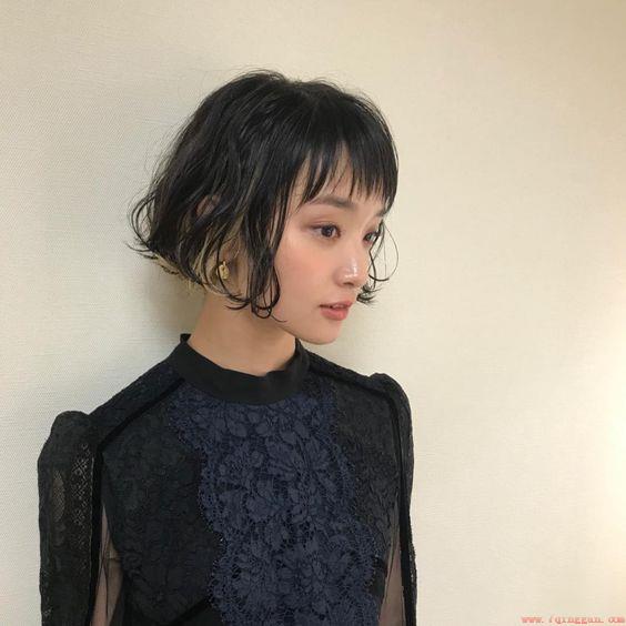 肤色偏黄暗沉适合什么发色