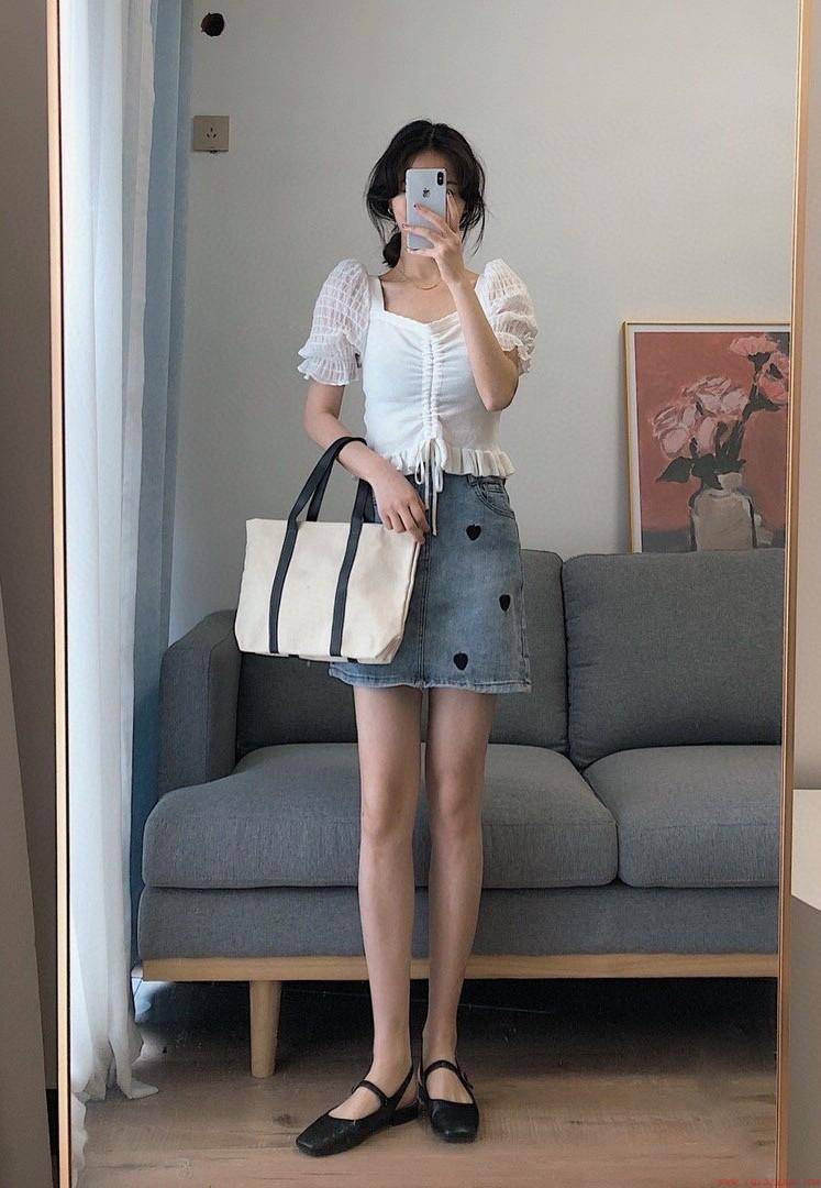 倒三角身材适合穿什么衣服