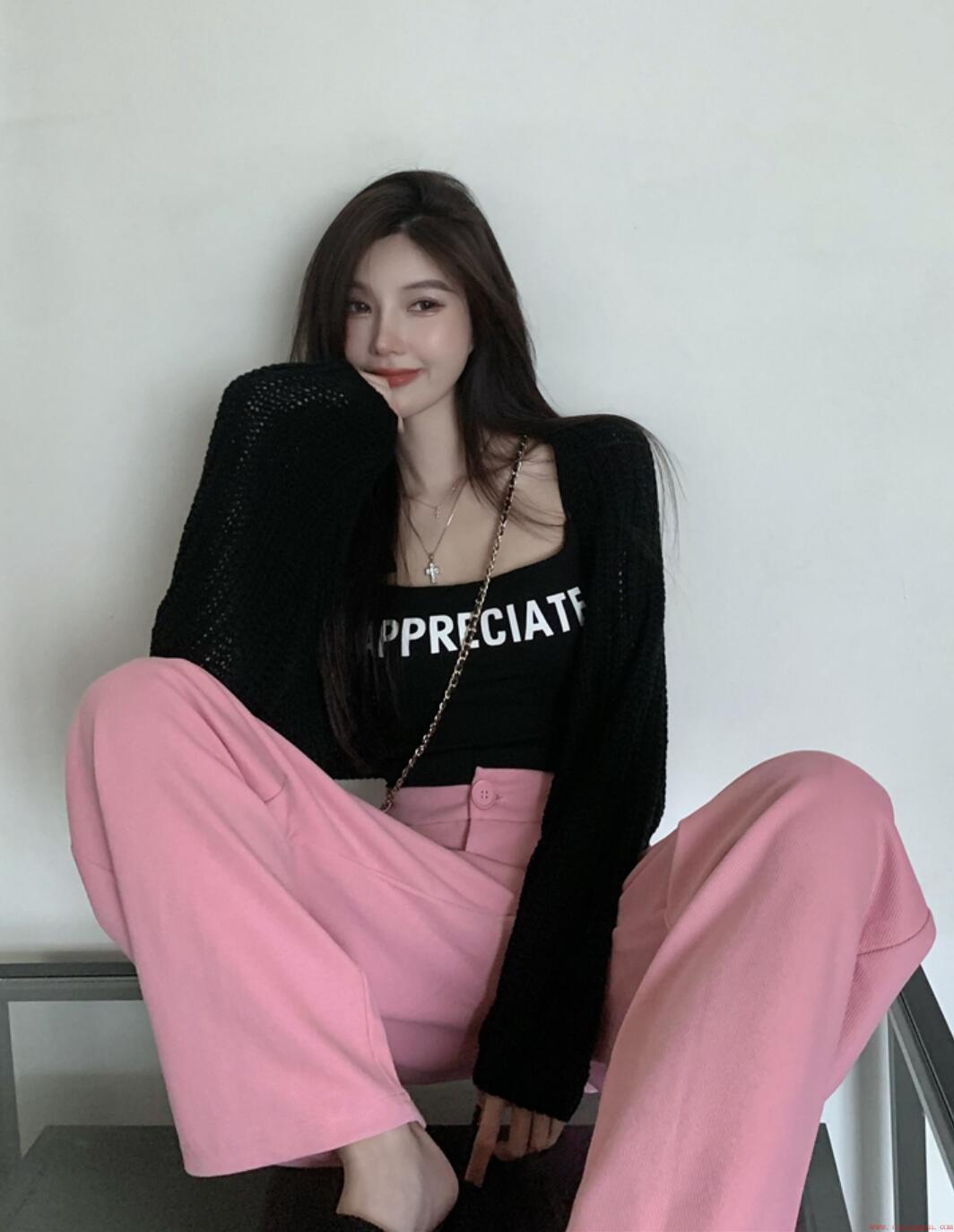 女生粉裤子的优雅气质穿搭