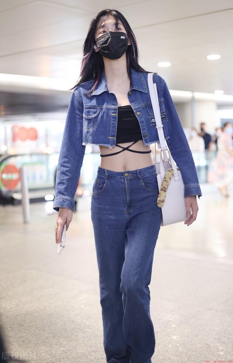 女生牛仔衣配什么裤子