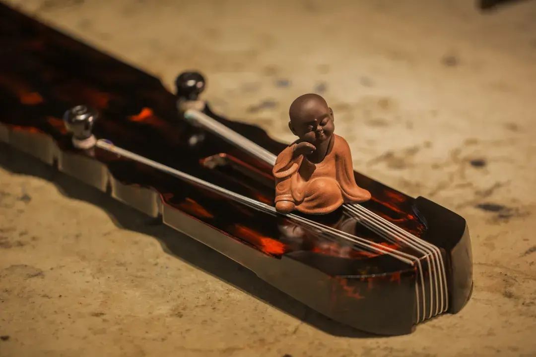 一般古琴的琴面是什么木做的