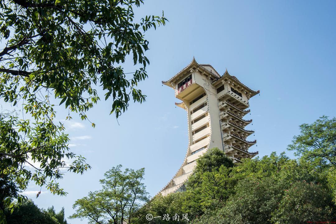 四川五线城市广元人少景色美