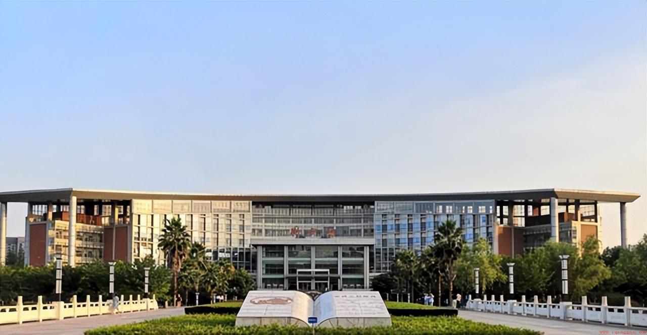 西南政法大学为何没能入选211院校