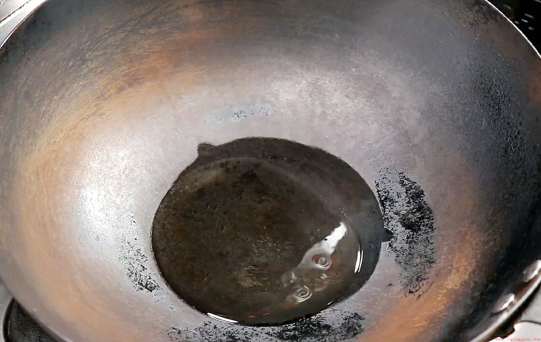 如何快速有效地清洗铁锅