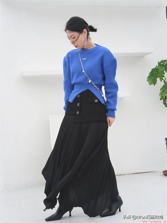 克莱因蓝怎么搭配衣服会更加亮眼
