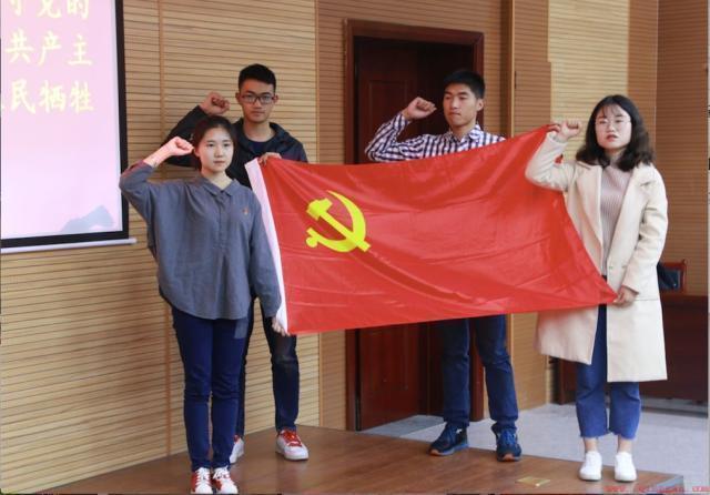大学新生不是团员也能够申请入党