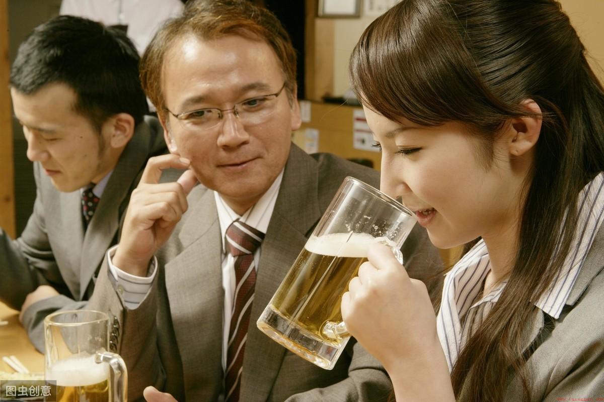 怎样聊天找话题（掌握话题的6个角度说话的内容更丰富）