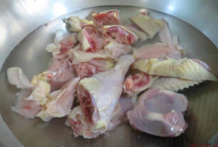 用冷水还是开水来焯水