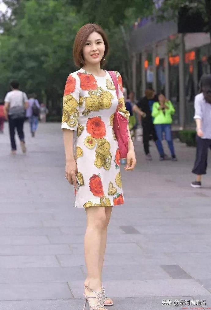 每天坚持靠墙站立十分钟效果好