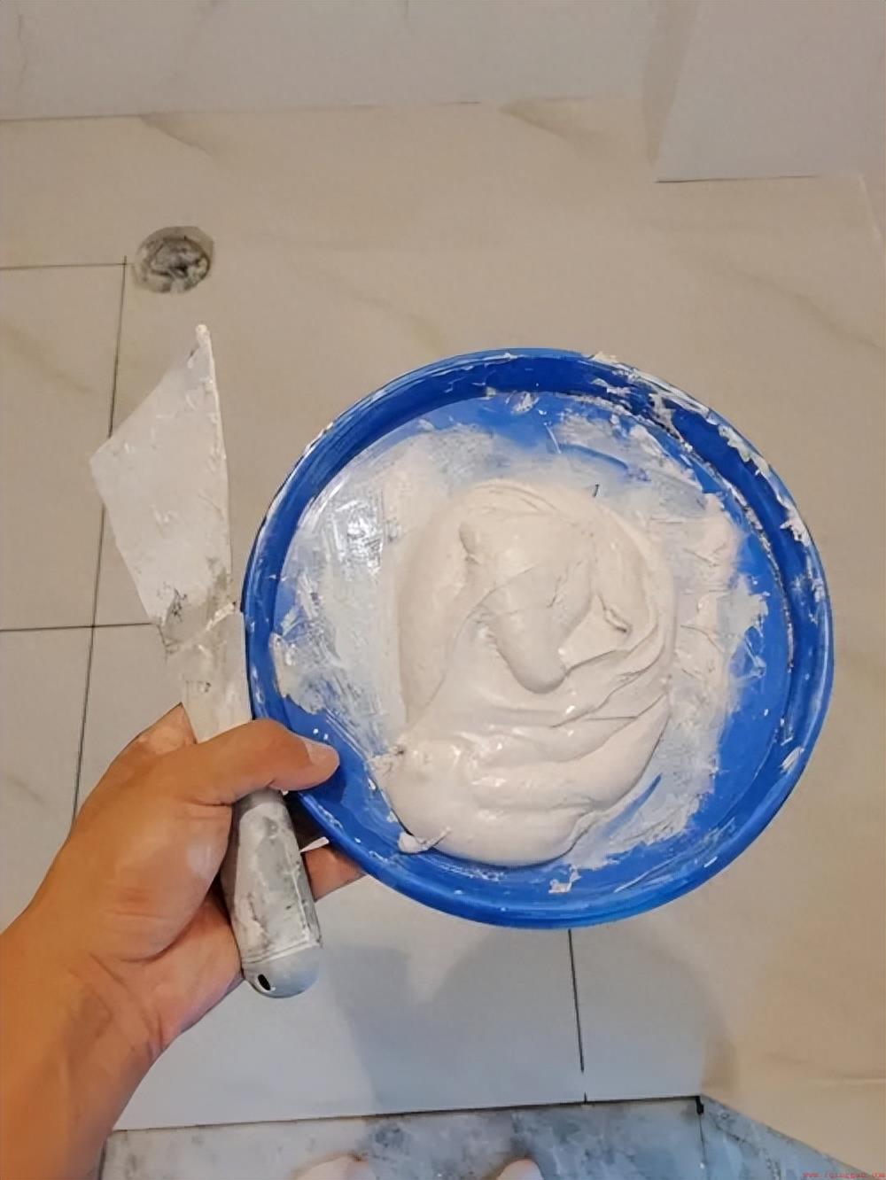 卫生间用彩砂还是美缝剂