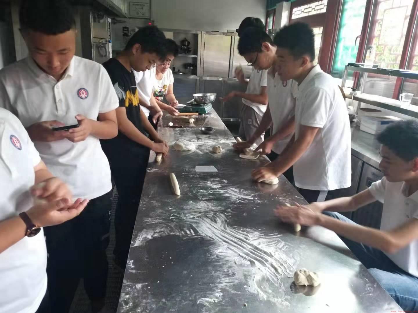 学厨师要学几年能学会？
