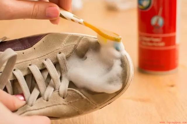 运动鞋洗了反而变臭怎么解决
