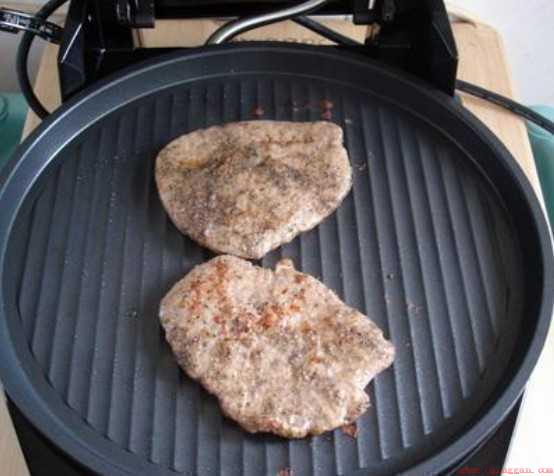 电饼铛牛排煎几分钟能熟，大火还是小火