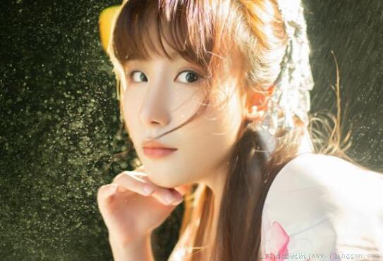 形容女人手漂亮的句子