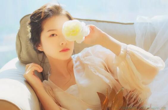 黑暗中的一束光唯美句子