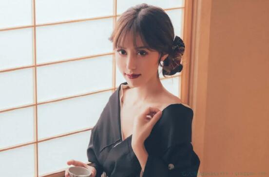 描写春夏秋冬风的句子
