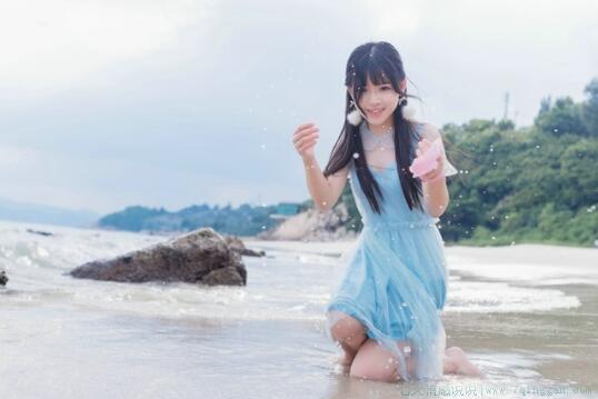 雨水滴在河面上的句子