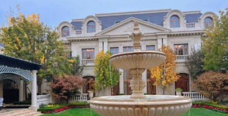 厨房阿姨和门口的保安都得异地恋是什么意思