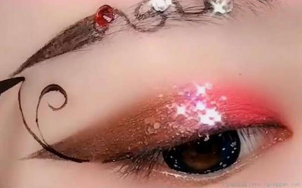 眼尾炸花是什么意思