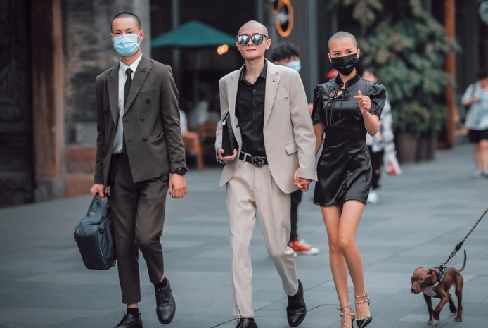 男子八叉是什么意思