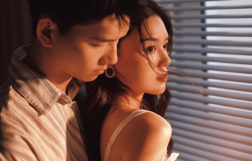 男生贴女生什么意思