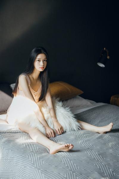 男朋友摸自己女朋友的头发意味什么意思 男朋友摸自己女朋友的头发意味什么意思