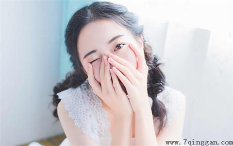 逛街<a href=https://www.7qinggan.com/tags/nvpengyou.html target=_blank class=infotextkey>女朋友</a>生气了自己狂走怎么哄